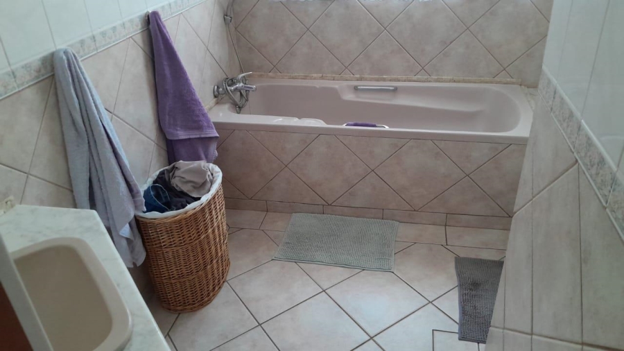 5 Bedroom Property for Sale in Riebeeckstad Free State